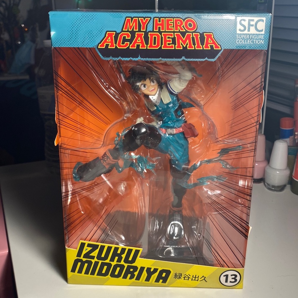 Izuku Midoriya/Deku My Hero Academia super figurine.